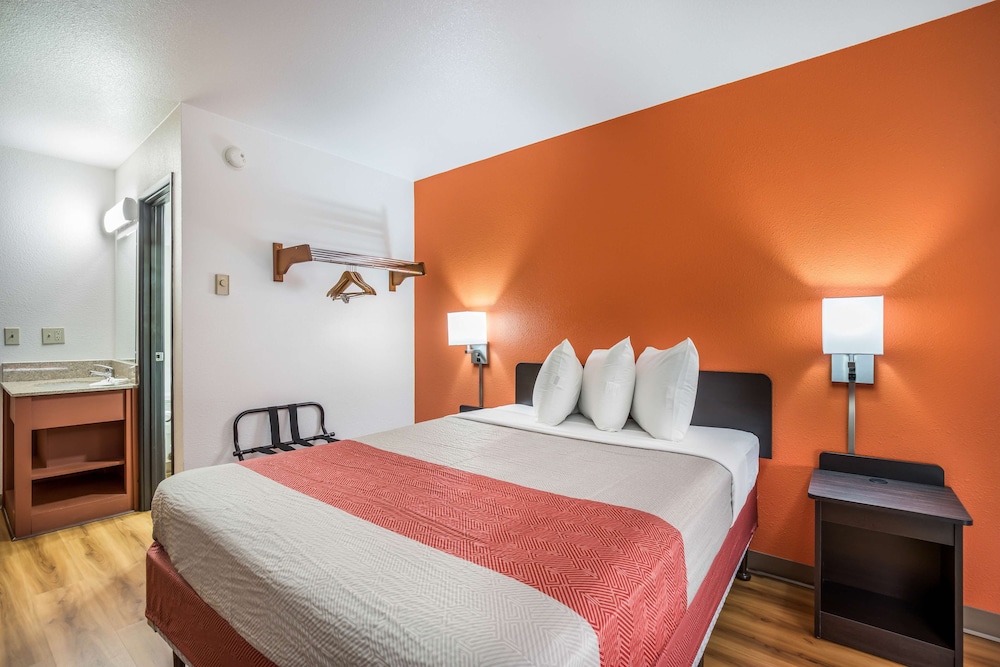 Motel6 Madison, WI - East 36/55