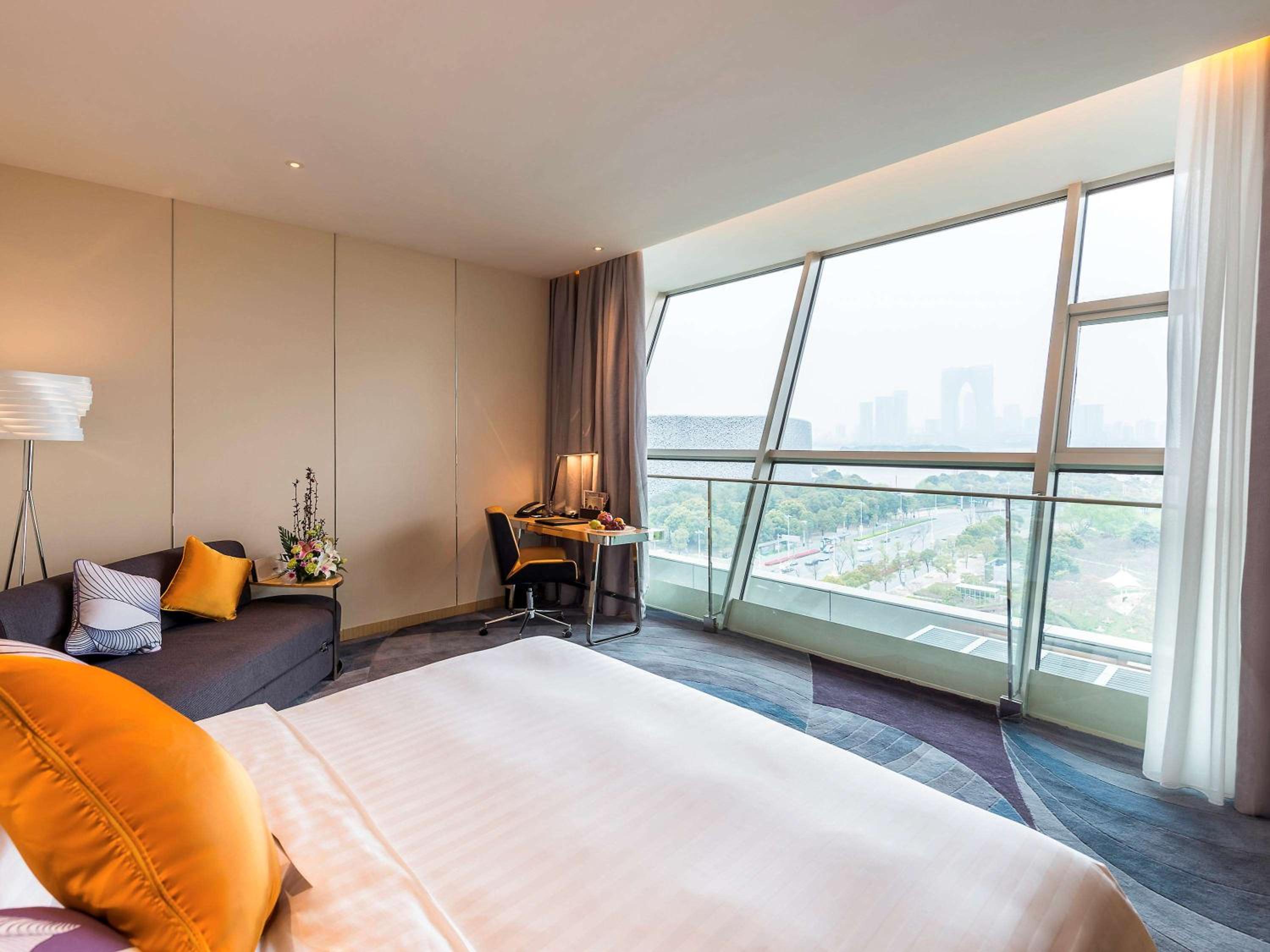 Deluxe, King Bed, Lake View
