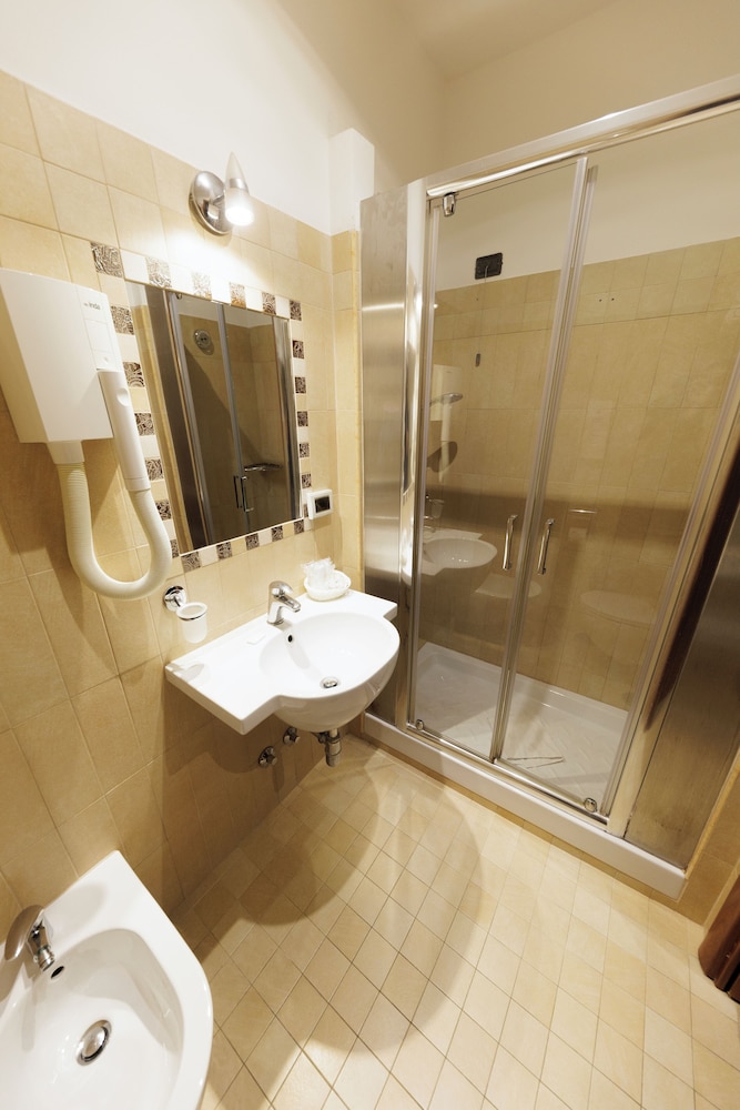 Hotel Lirico Roma 59/63