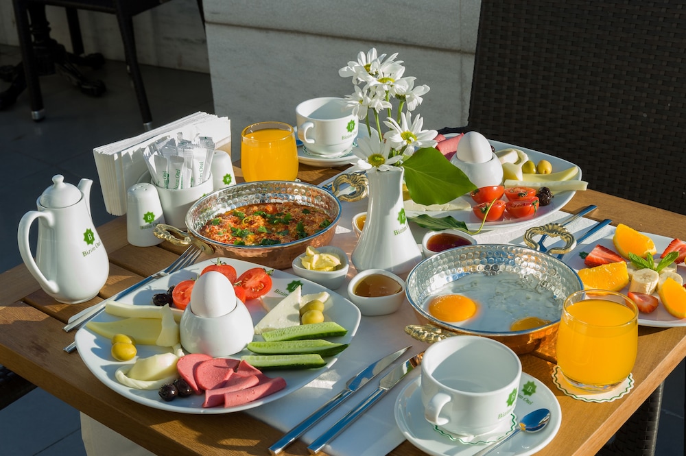 Bizim Hotel 50/64