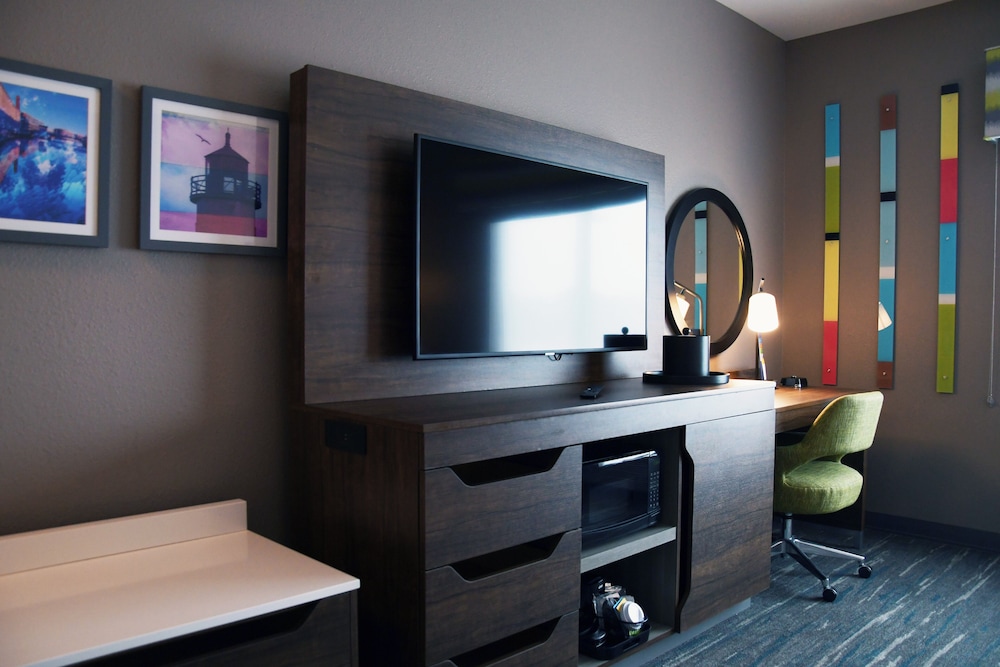 Hampton Inn Glendale Milwaukee, WI 4/42