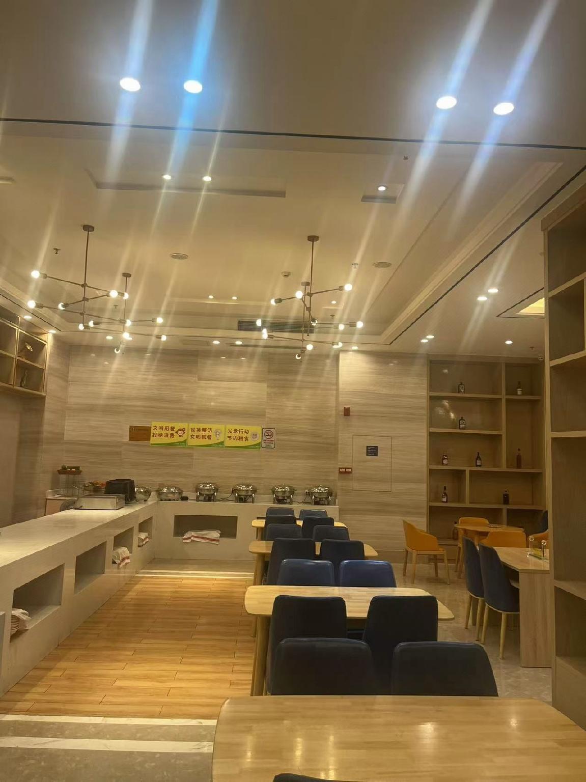 Kyriad Hotel (Guangzhou North Railway Station Metro Station) 36/47