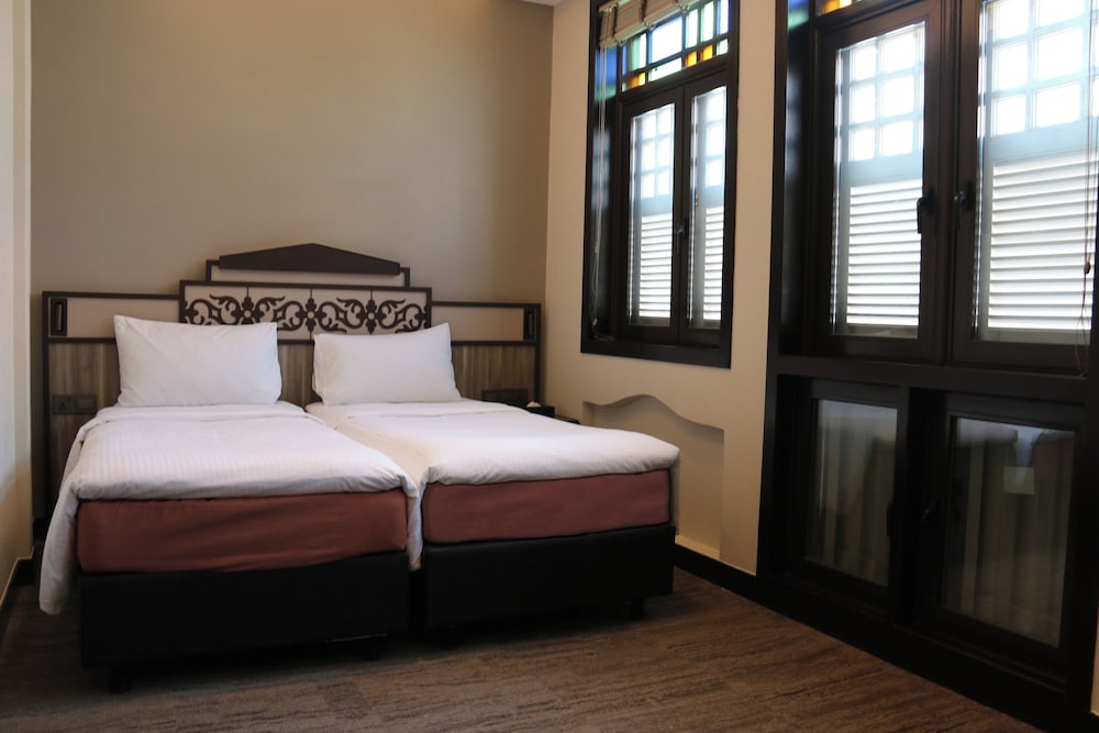 Hamilton Premier Room