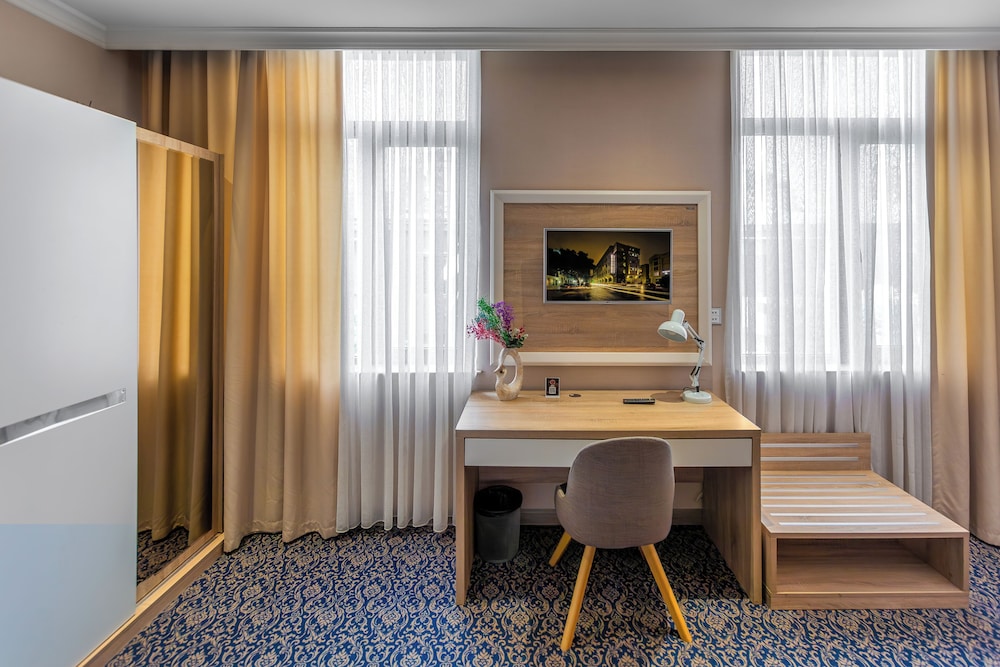 Metro City Hotel 37/44