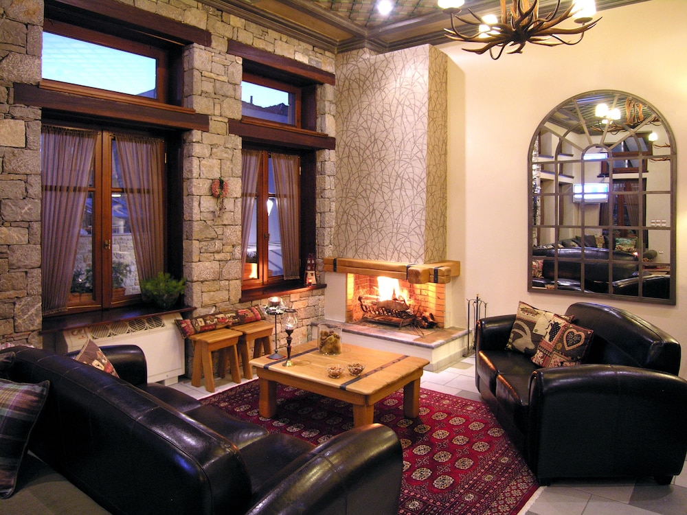 Ef Zin Studios and Suites 25/43