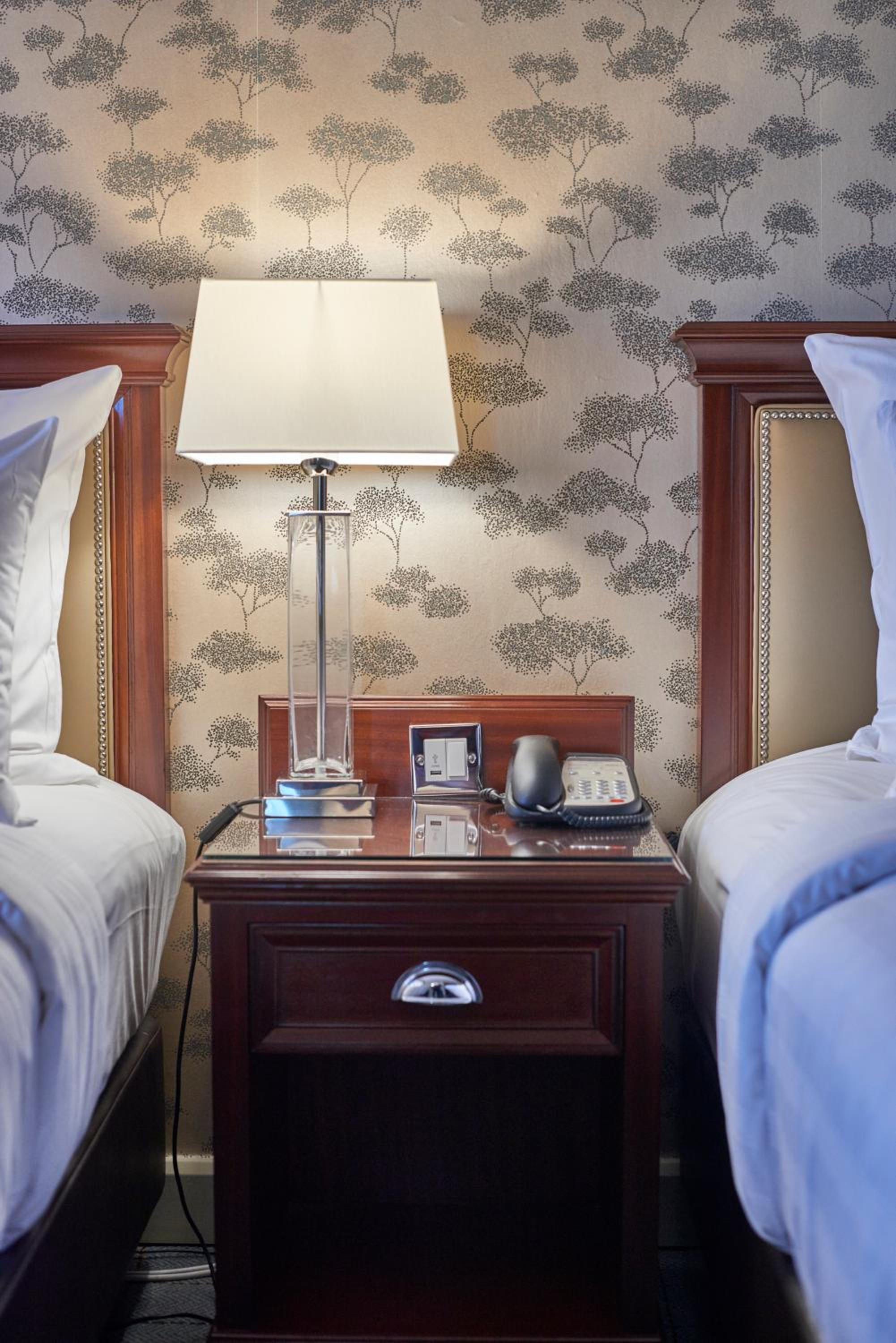 CLASSIC, TWIN BEDS