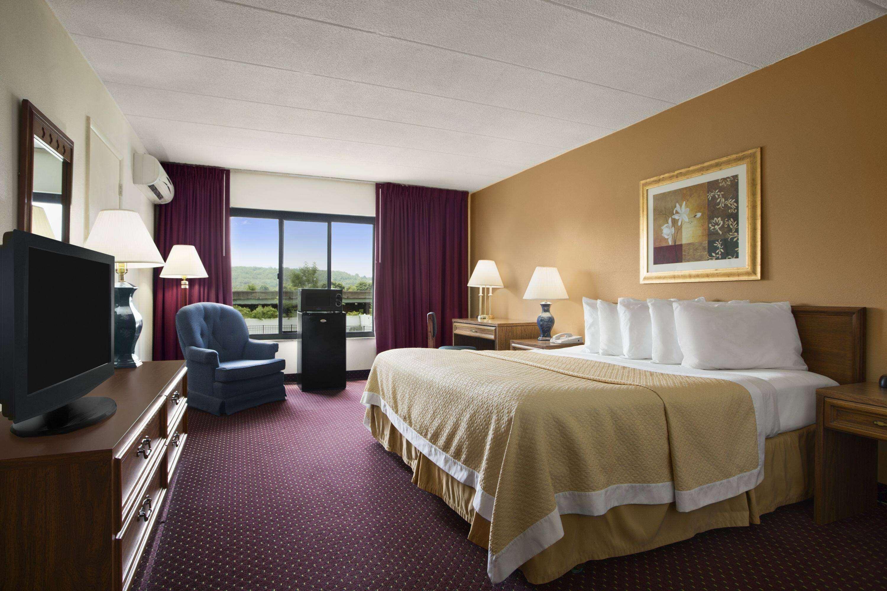 Ramada by Wyndham Pittsburgh/New Stanton 10/38