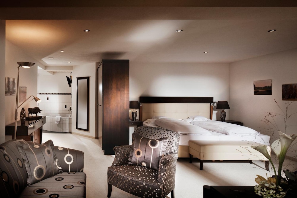 Waldhotel Doldenhorn 10/48
