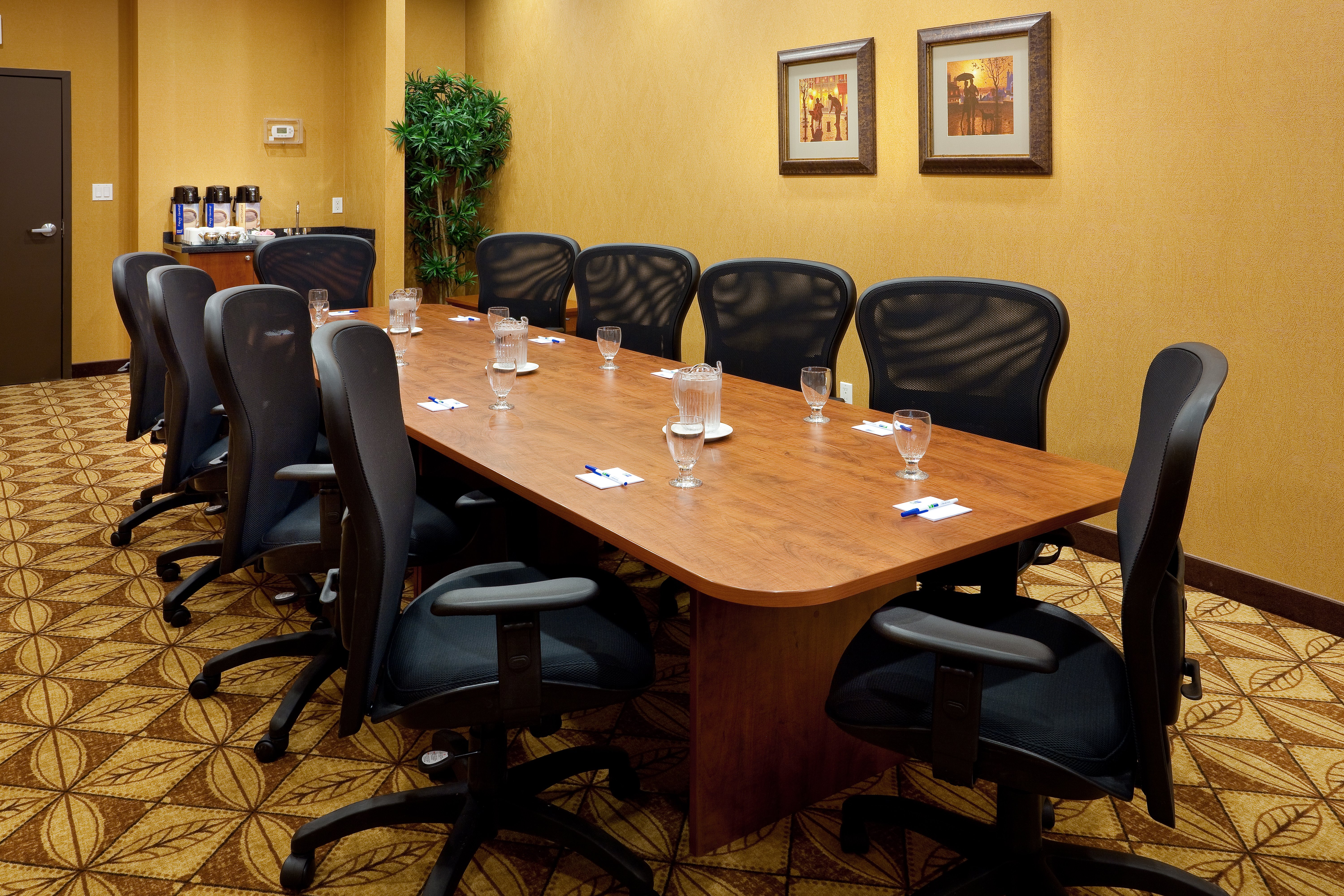 Holiday Inn Express Hotel Suites Clarington Bowmanville 59/70