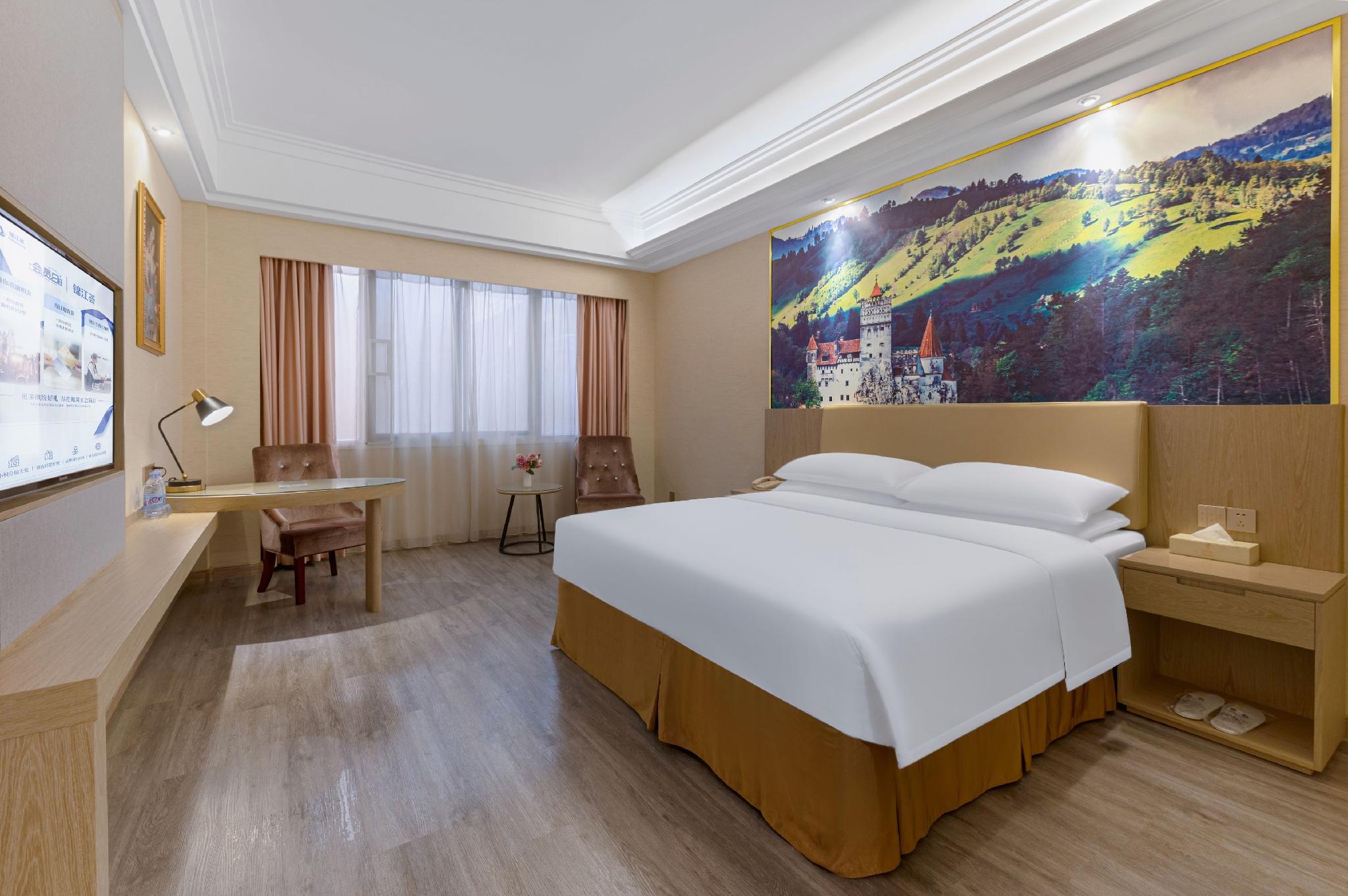 Standard, Queen Bed
