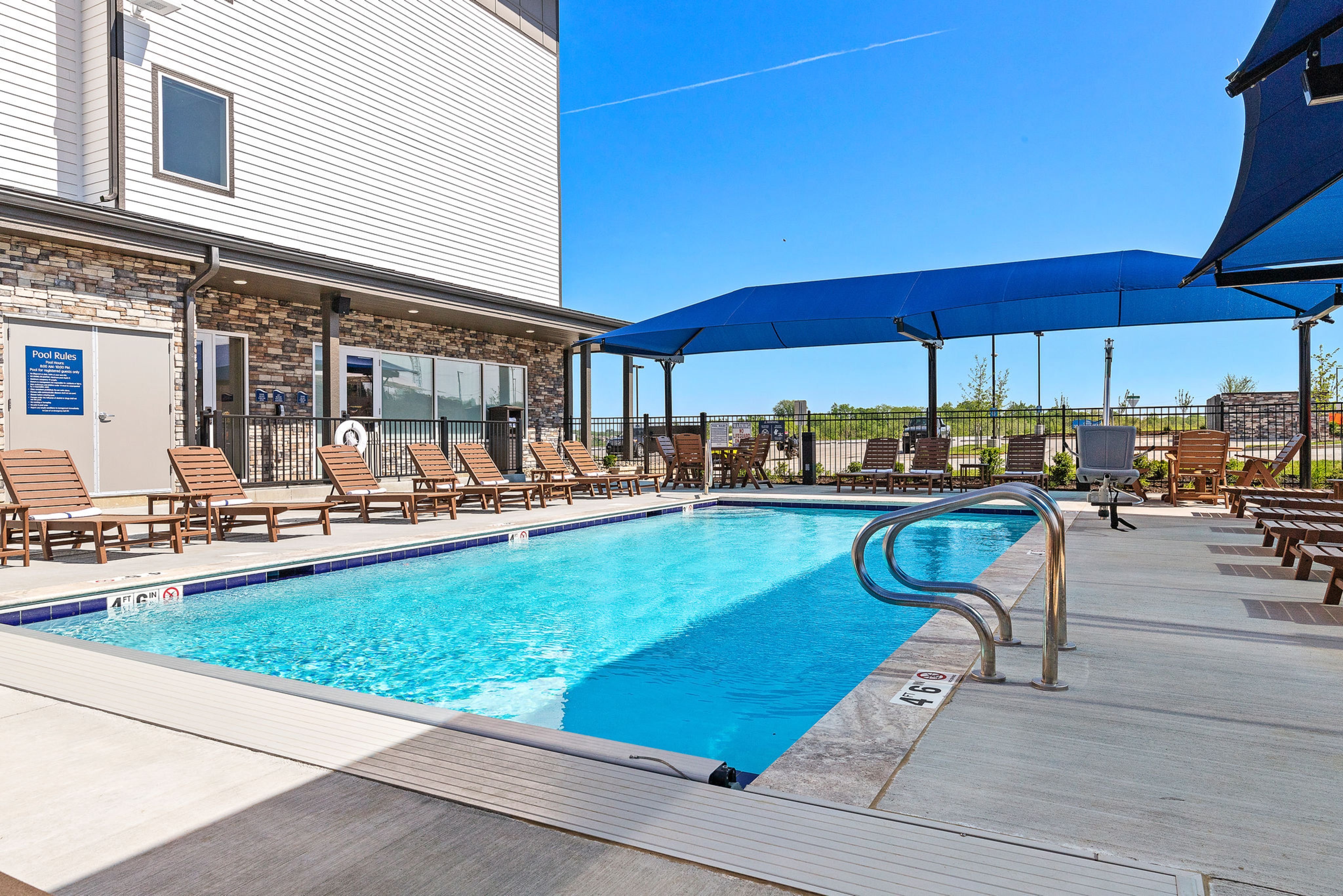 Holiday Inn Express Kansas City North Parkville, an IHG Hotel 45/50