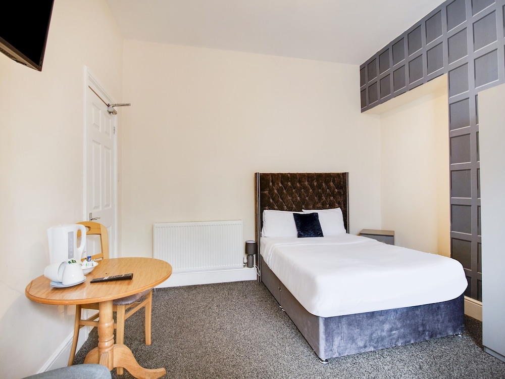 OYO The Longlands Hotel 19/39