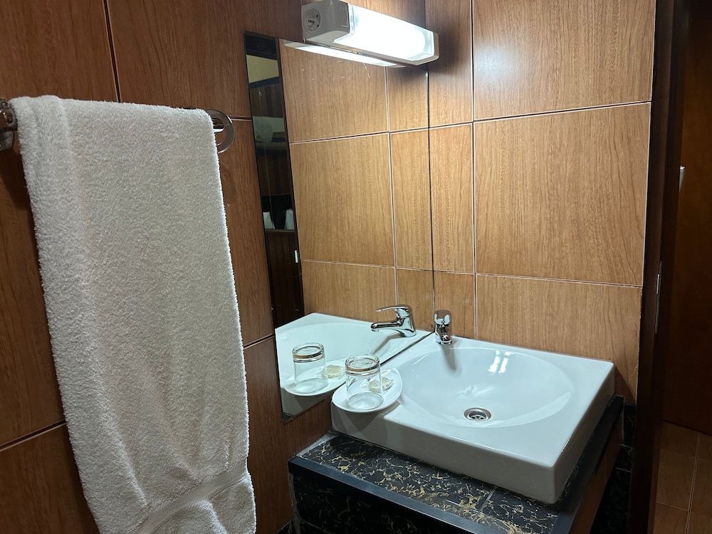 YaahoT Hotel 49/50