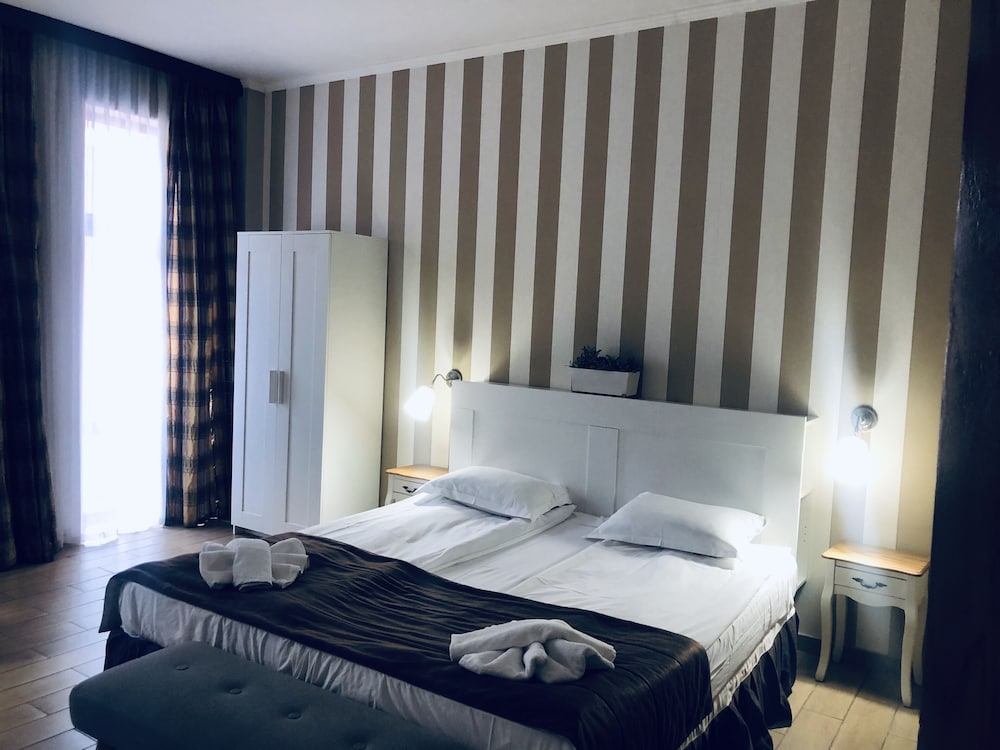 Art Hotel 8/50