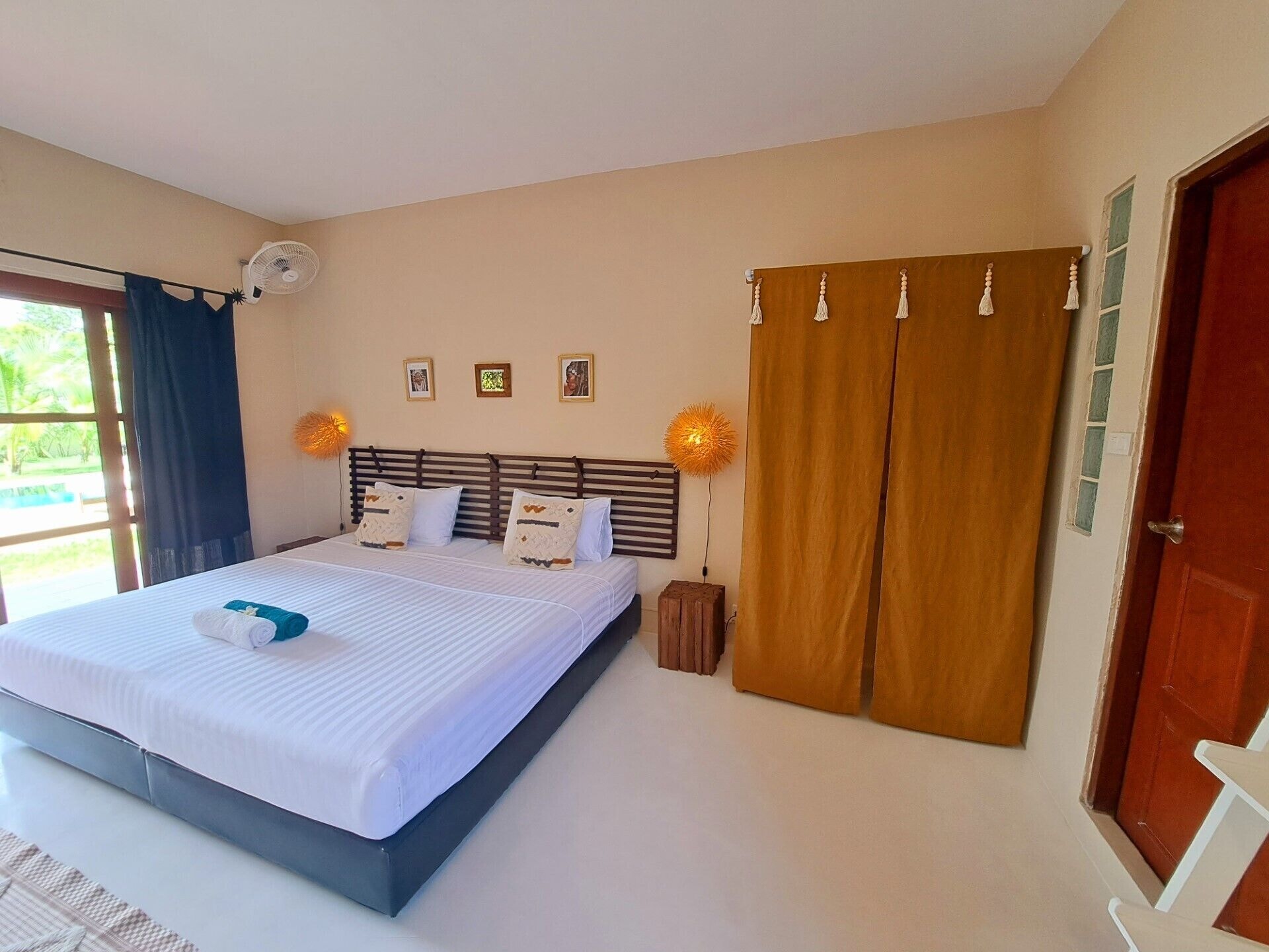 SUPERIOR, DOUBLE OR TWIN BED