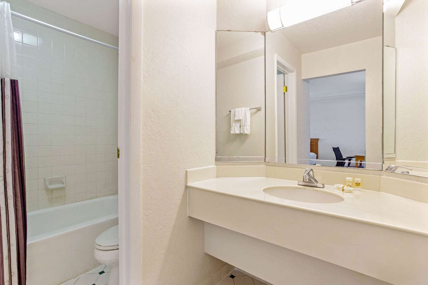 La Quinta Inn by Wyndham Tampa Bay Pinellas Park Clearwater 54/56