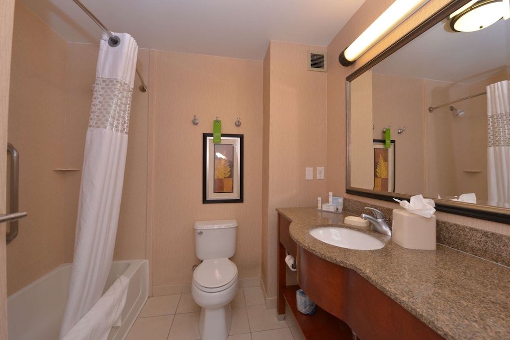 Hampton Inn & Suites Bakersfield North-Airport 26/62