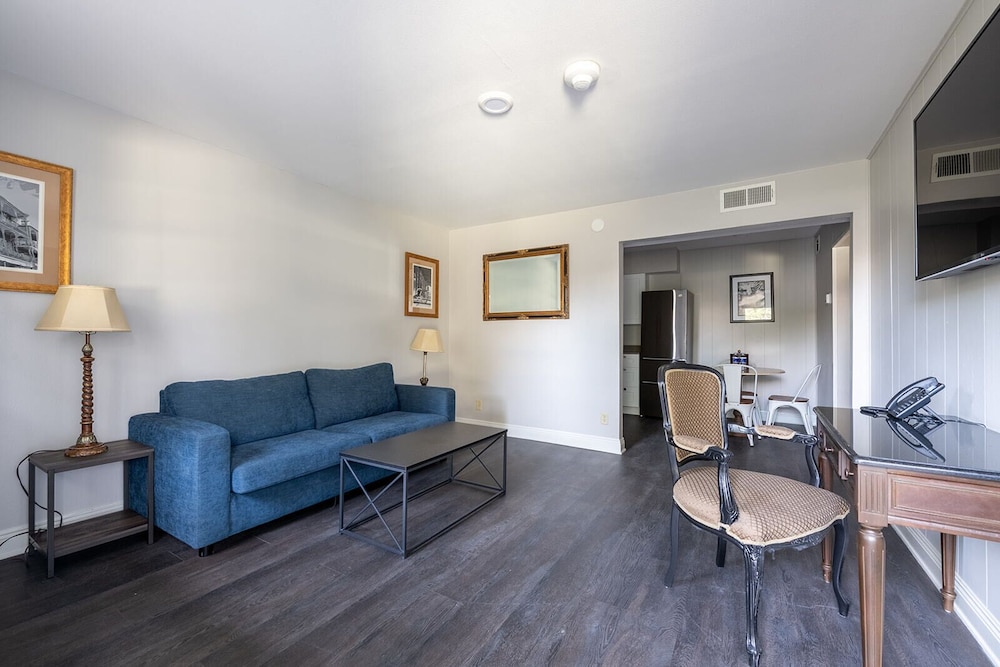 French Quarter Suites Hotel 32/55