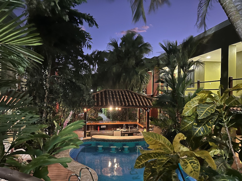 Hotel Iguana Verde 32/34