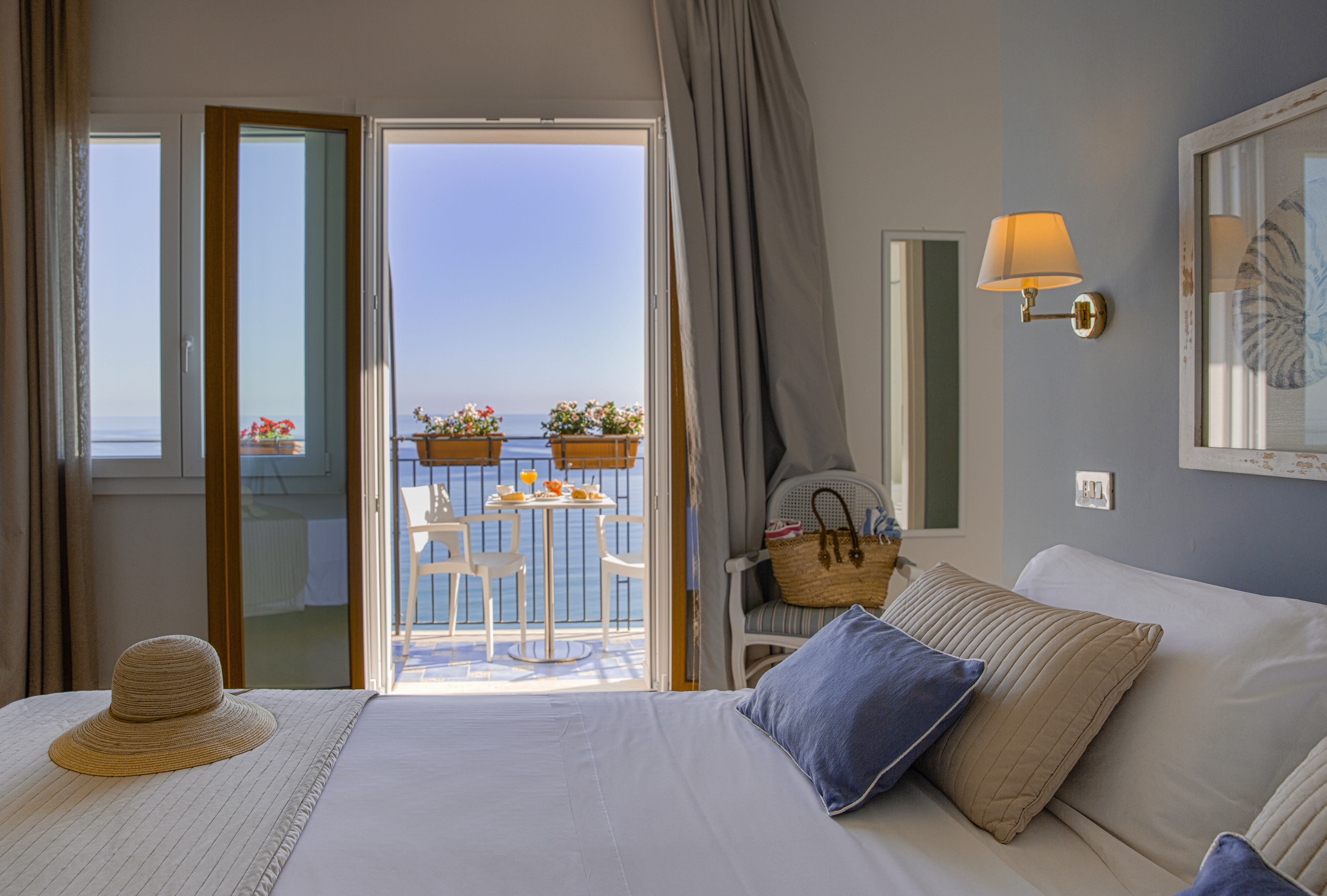 SUPERIOR, SINGLE, DOUBLE BED, SEA VIEW