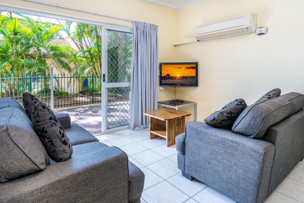 TRADEWINDS MCLEOD HOLIDAY APARTMENTS 35/43