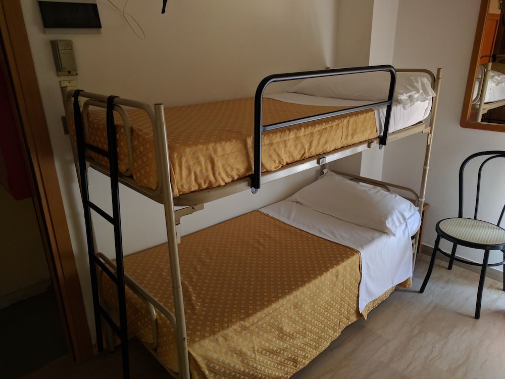 ROOM, TRIPLE