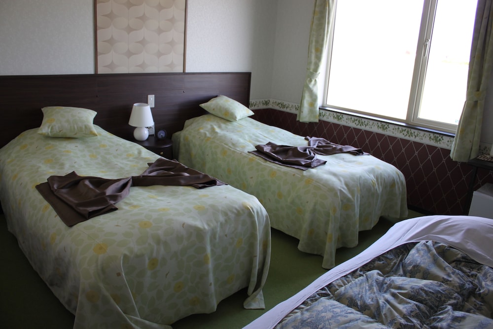 Petit Hotel Blanc Fleur 28/49