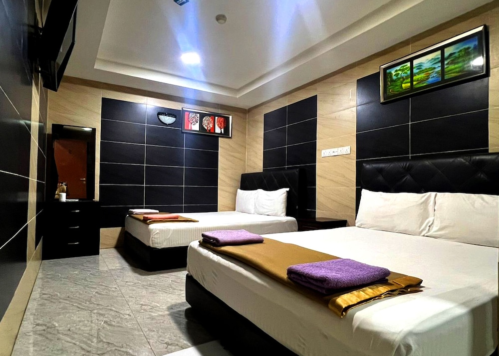 Kota Damansara Business Hotel 16/34