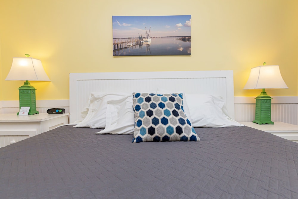 Topsail Shores Inn 45/67