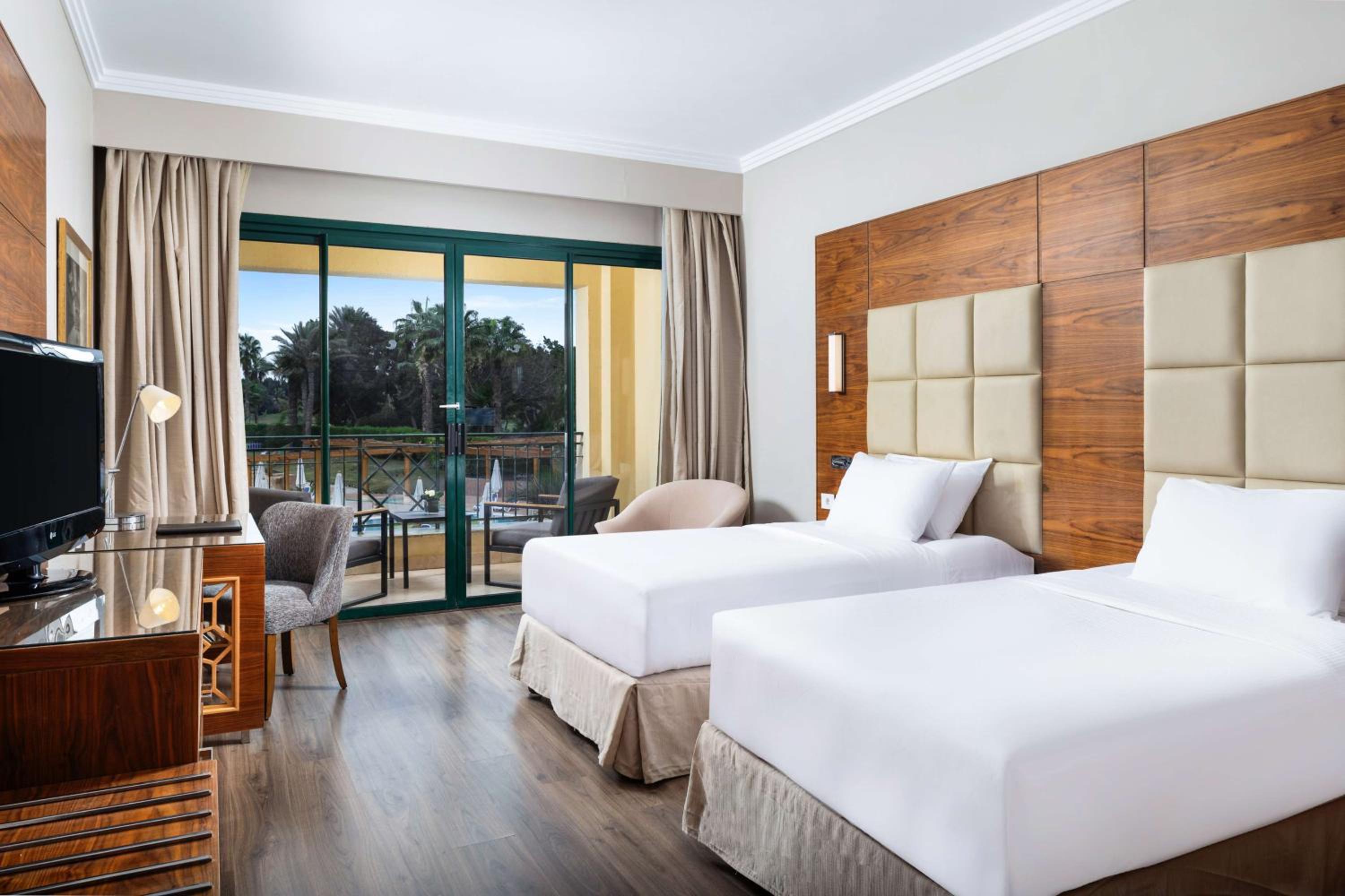 Pool, Superior, Twin Beds، Hilton Pyramids Golf Resort 11/14