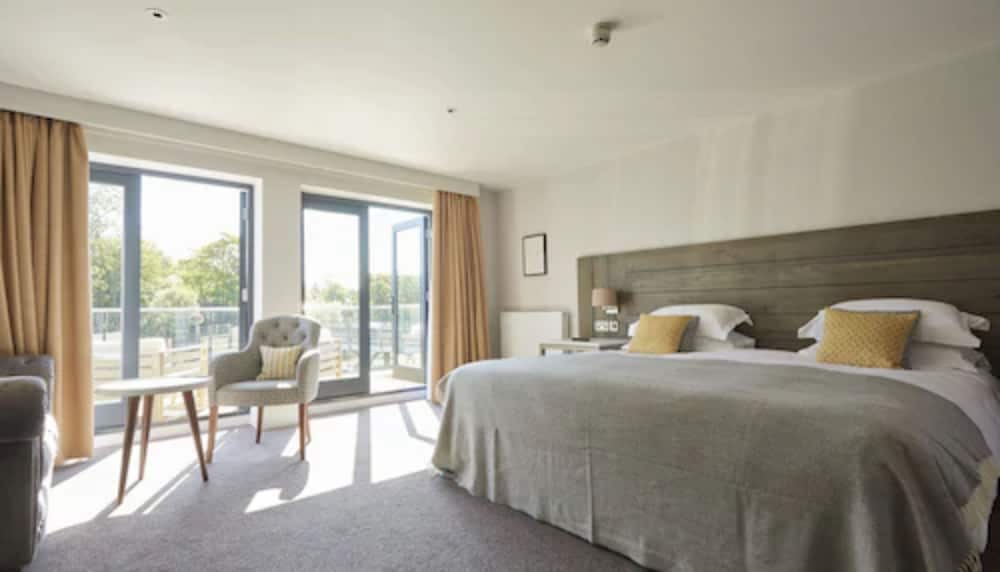 Suite, King Bed, Riverside
