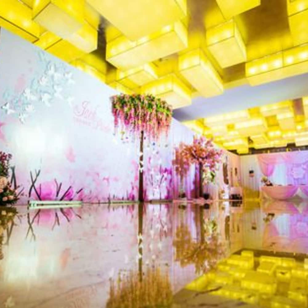 L Gem Hotel 47/50