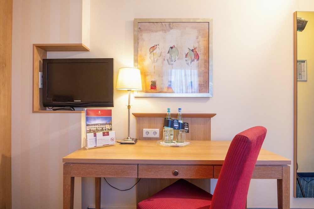 Parkhotel Schloss Hohenfeld (Parkhotel Hohenfeld) 54/65