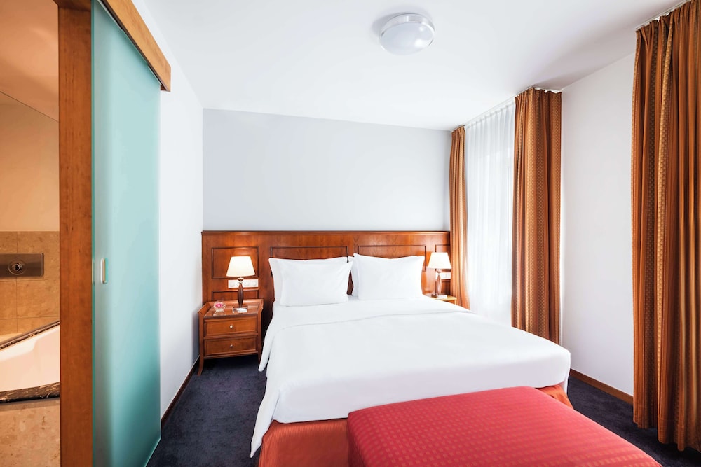 Lindner Hotel Frankfurt Main Plaza, Part of Jdv by Hyatt 11/67
