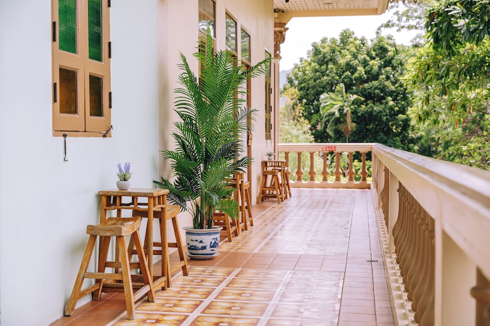 O Nya Phuket Hotel 66/70