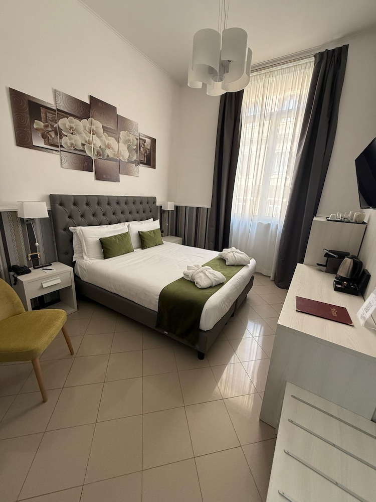 SUPERIOR, DOUBLE OR TWIN BED