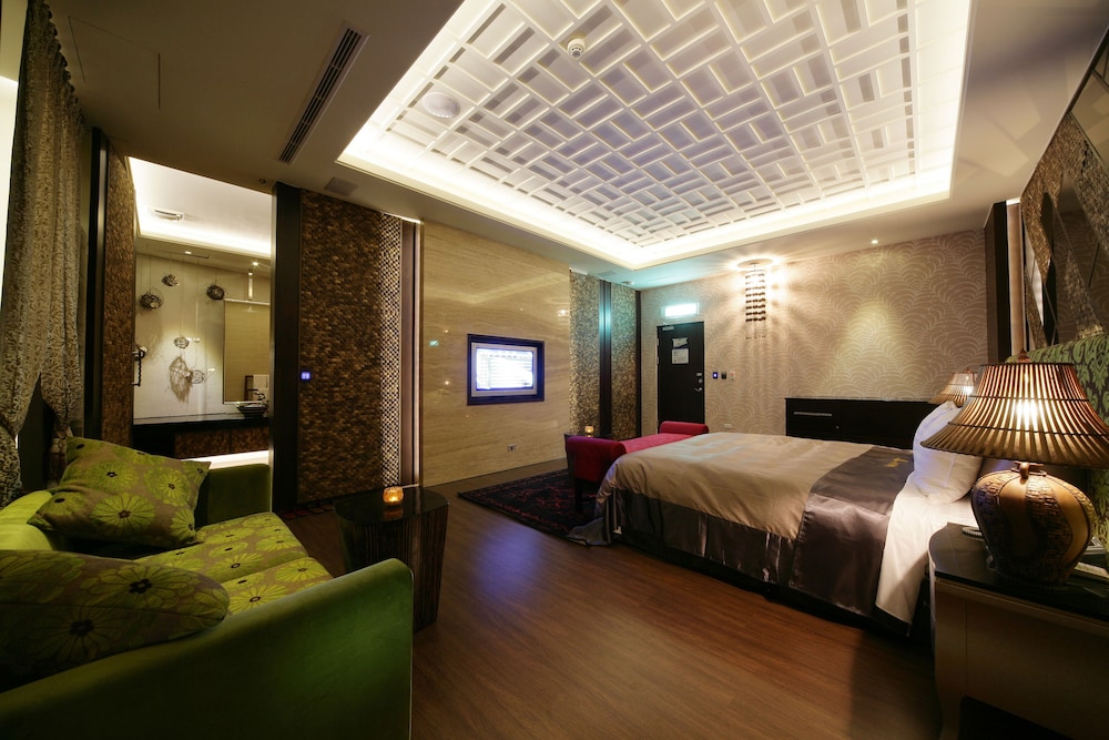 DELUXE, DOUBLE BED, HOT TUB