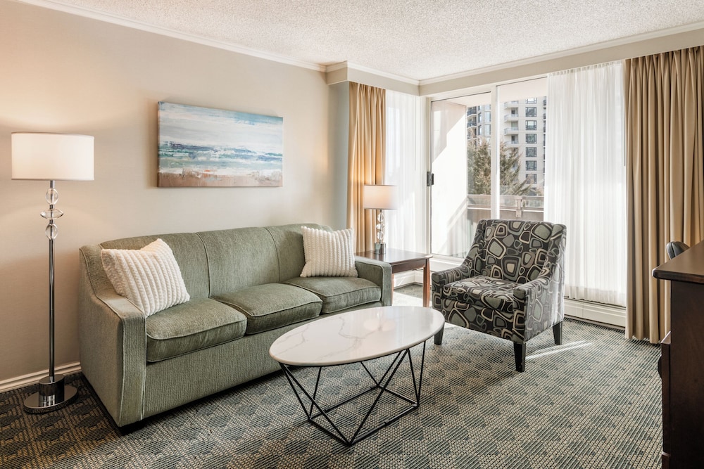 Chateau Victoria Hotel And Suites 49/68