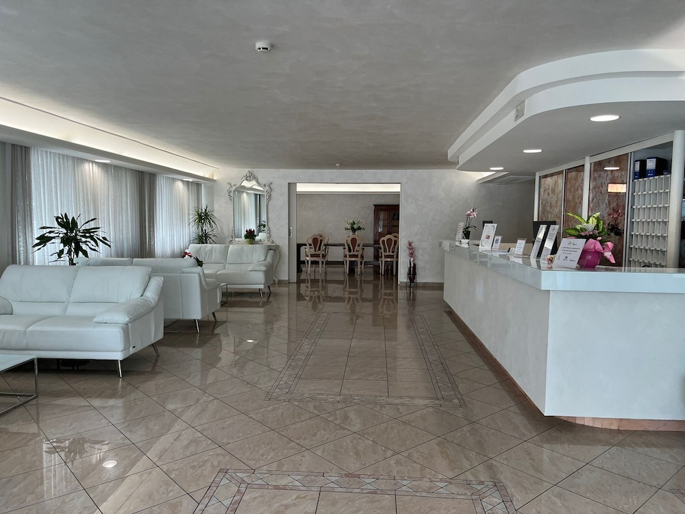 Hotel Royal Plaza 2/27