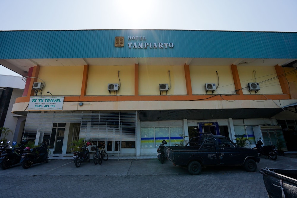 OYO 1652 Hotel Tampiarto 2/35