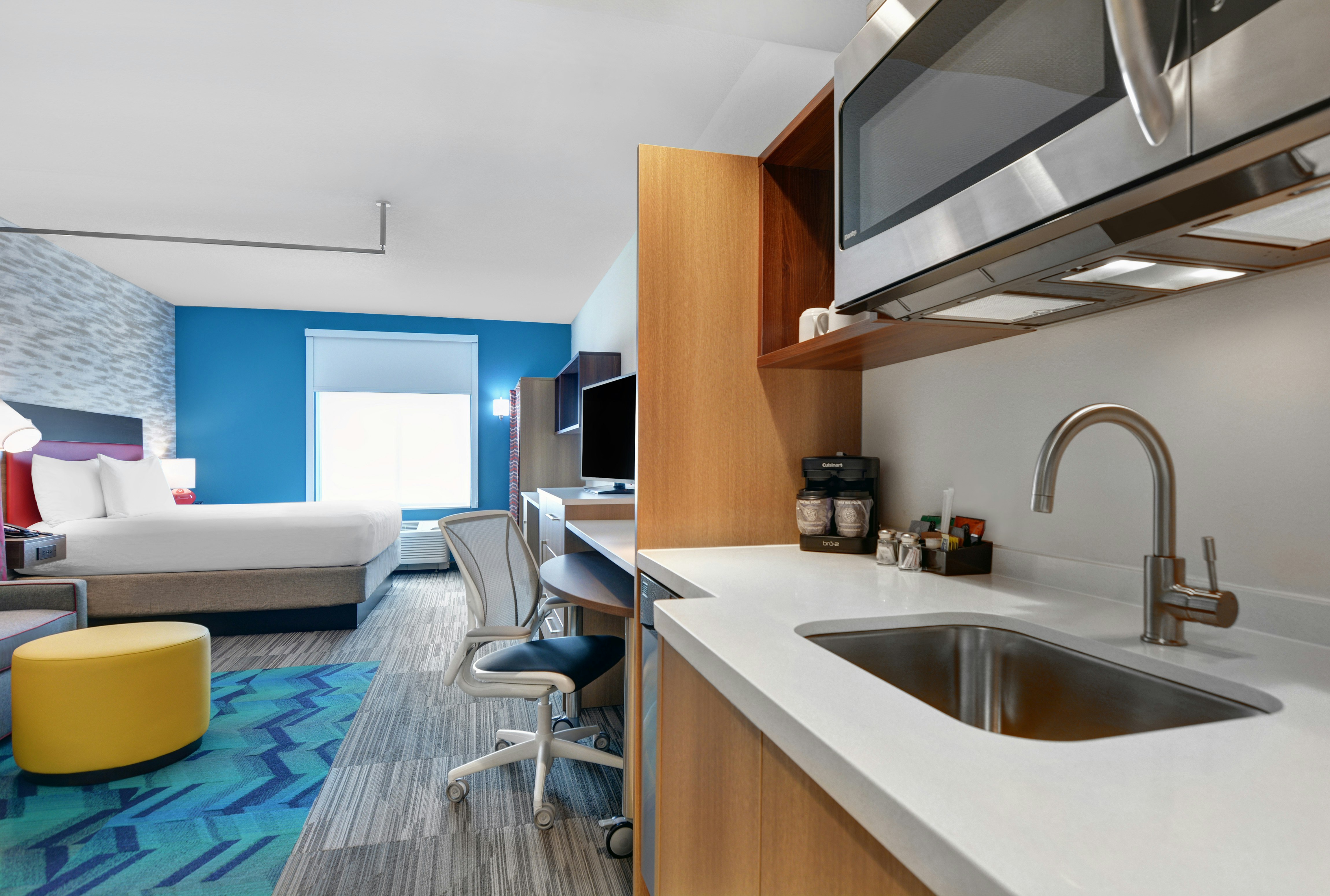 SUITE, KING BED, ACCESSIBLE