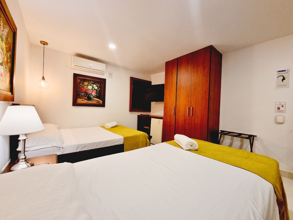 Hotel Karlo 17/50
