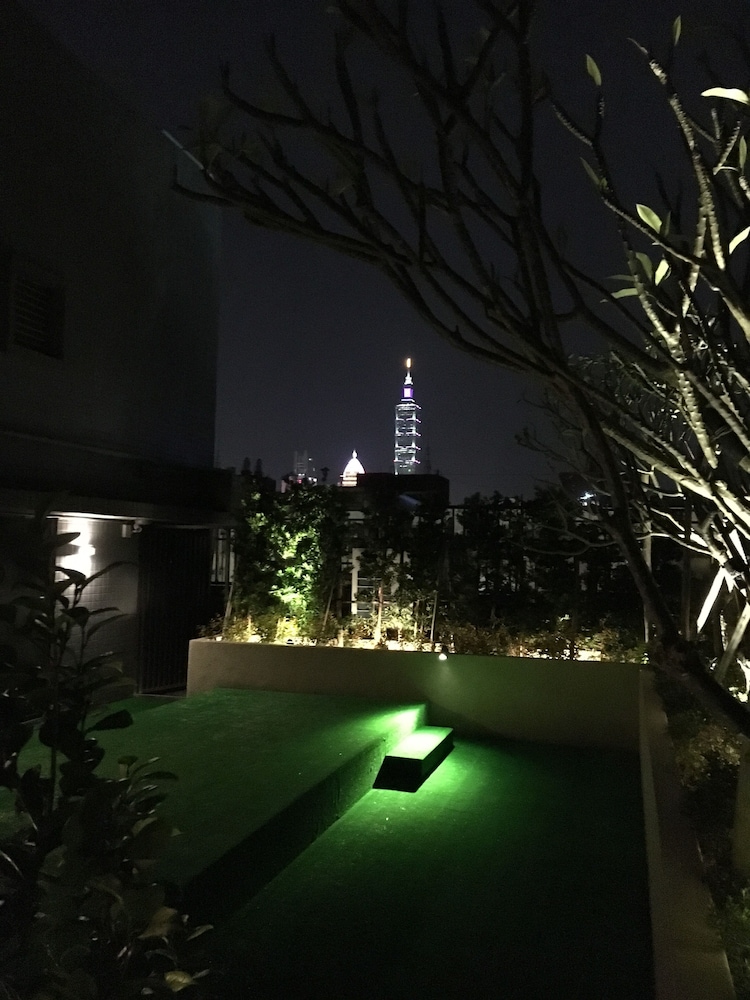 Hotel East 60/71
