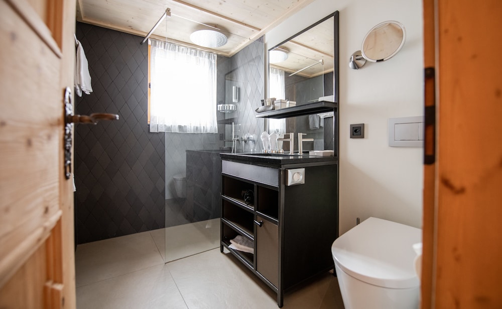 Tradition Julen Hotel 60/62