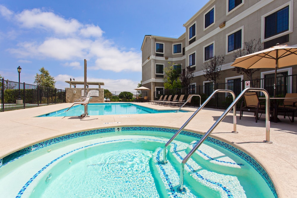 Staybridge Suites Irvine East/Lake Forest 3/72