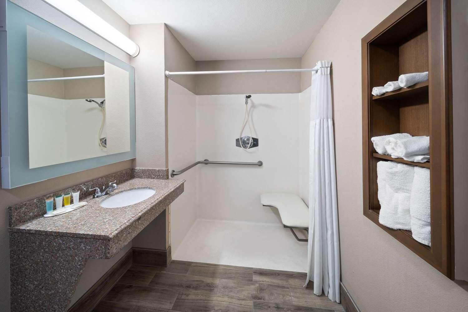 Super 8 by Wyndham Lubbock West 23/28
