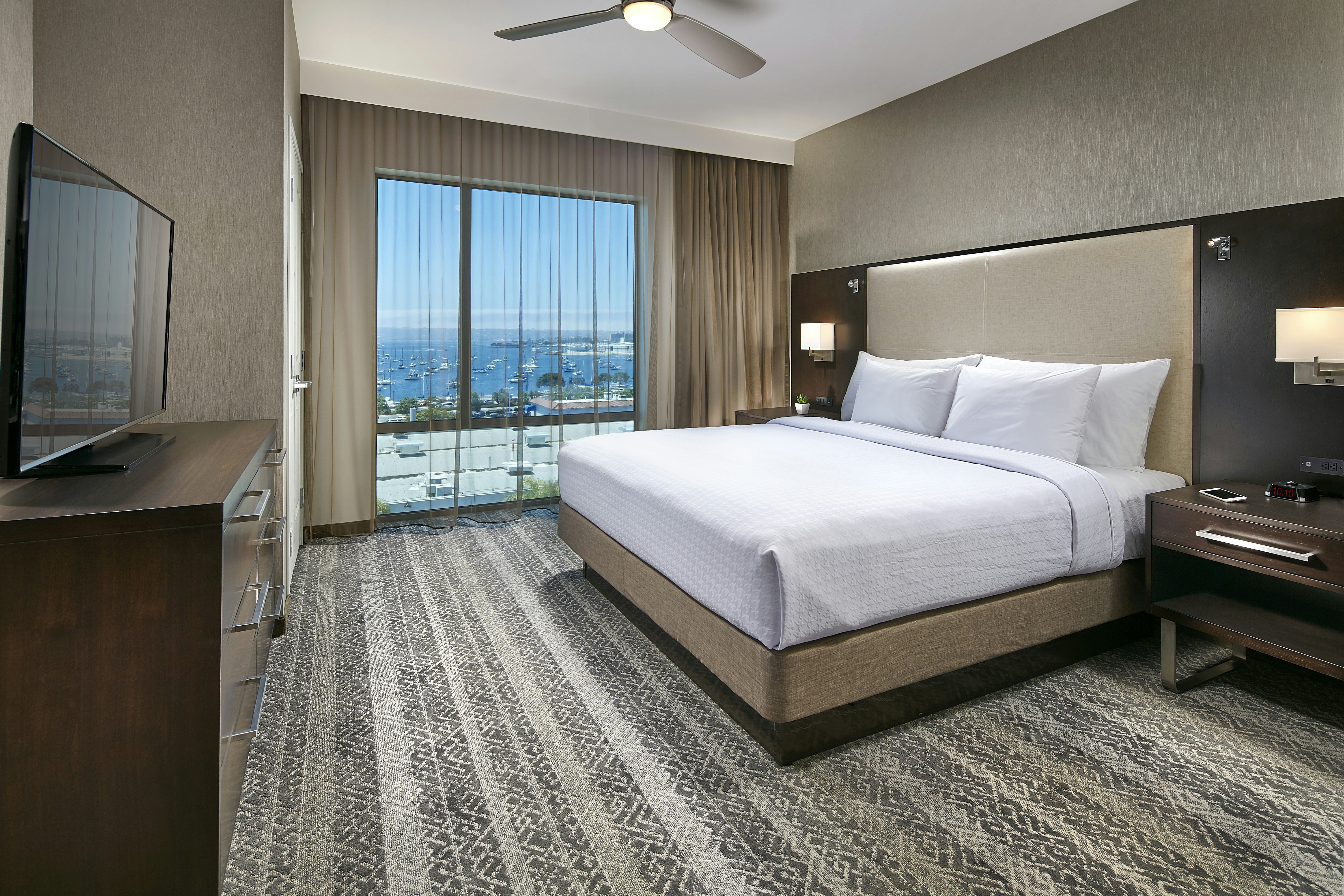 2 BEDROOMS, SUITE, ACCESSIBLE