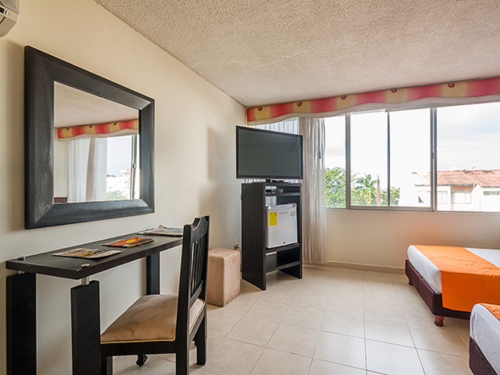Hotel Del Llano 11/64
