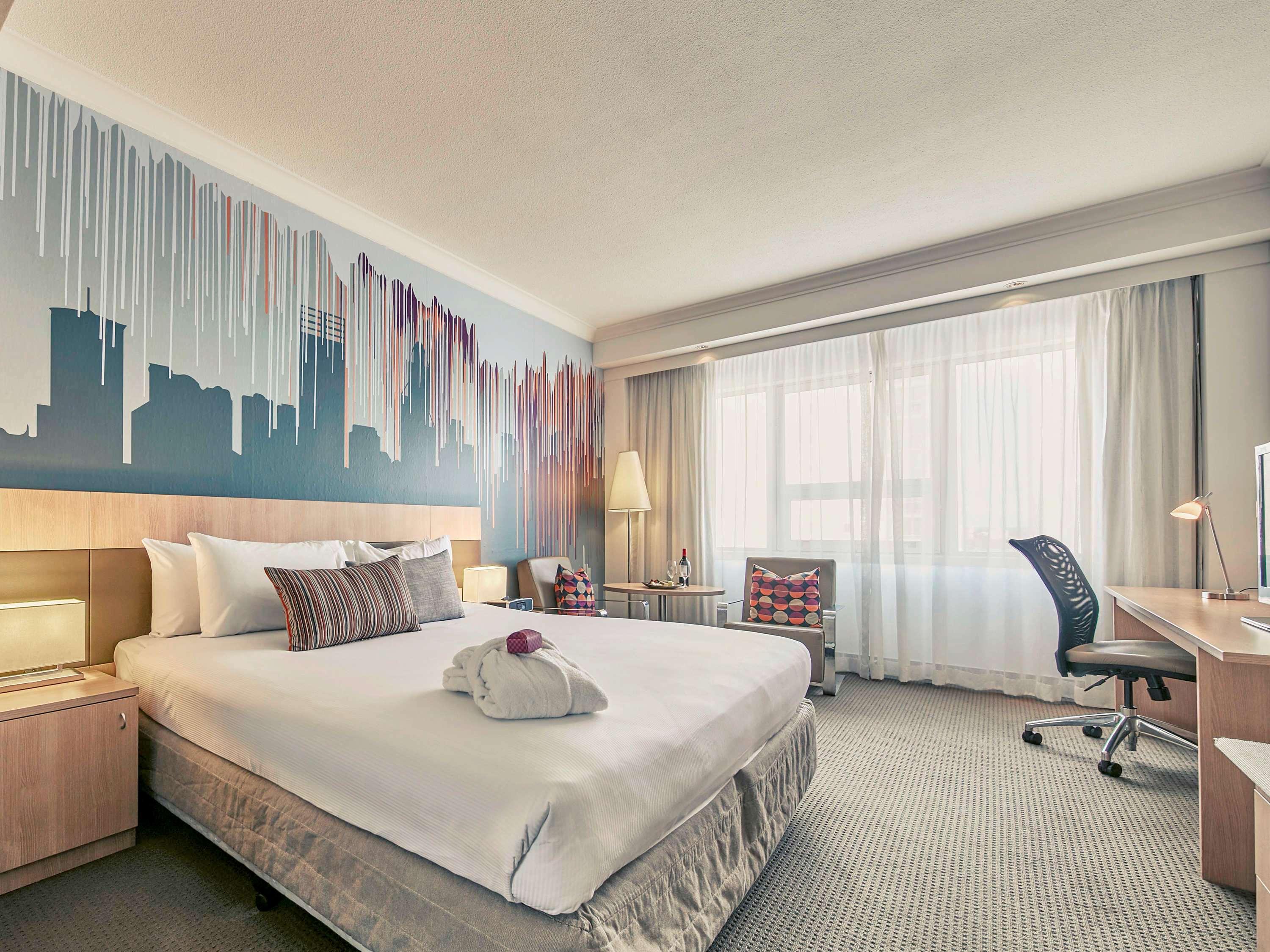 PRIVILEGE, SUITE, QUEEN BED