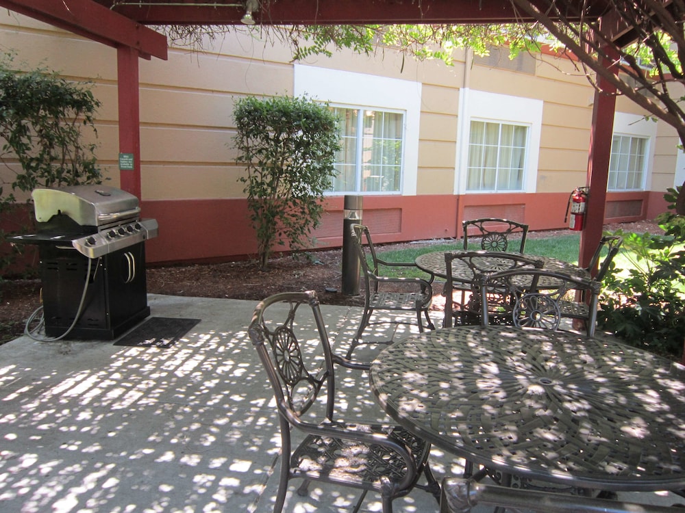 Extended Stay America Pleasanton - Chabot Drive 39/45